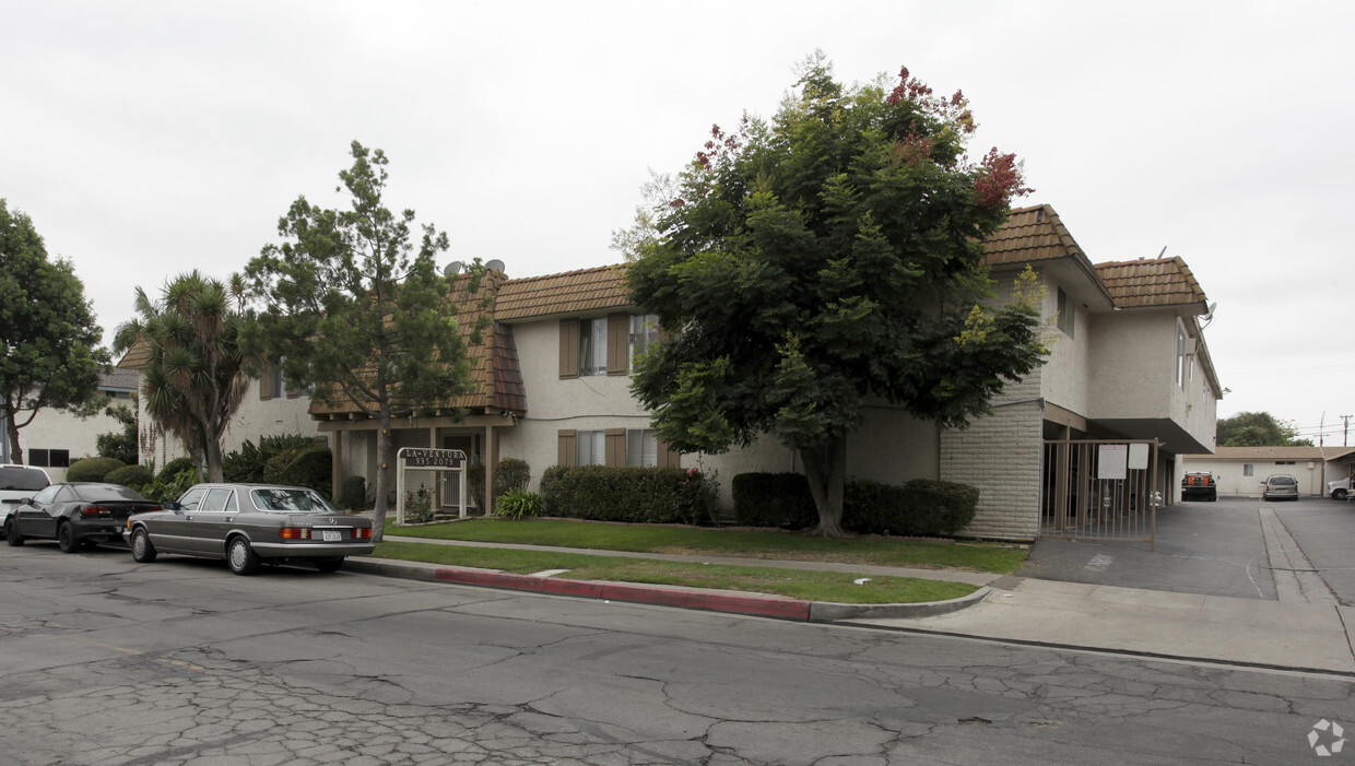 Primary Photo - La Ventura Apartments