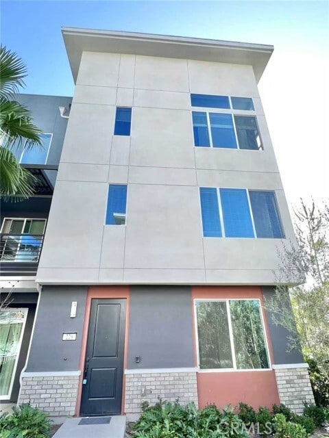 Building Photo - 229 Steely