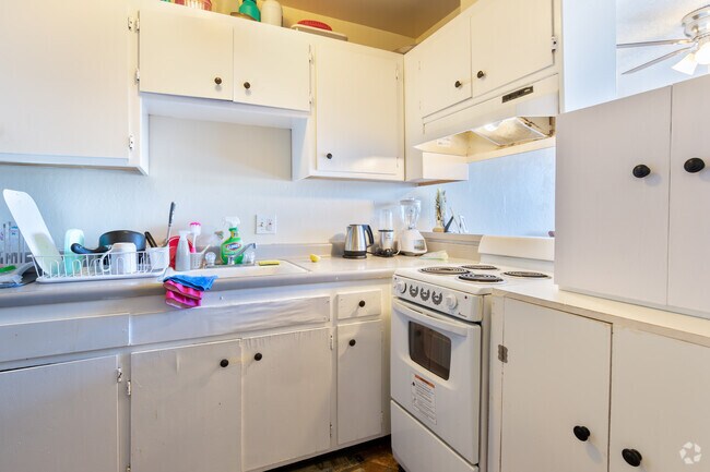 1BR, 1BA - Unit 158 - 110-158 Wilson Ave
