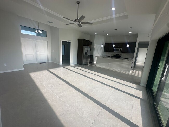 Foto del edificio - Available Now- 3 Bedrooms + Den - 2 Bathro...
