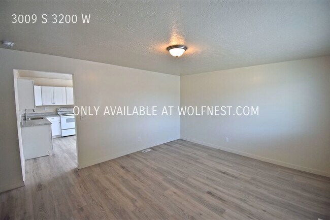 Building Photo - Remodeled 2 Bed West Valley Duplex!