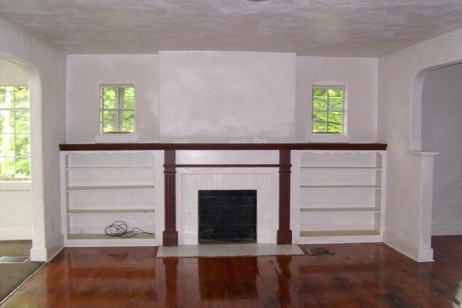 Building Photo - 236 Sandalwood Dr