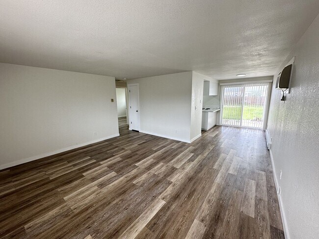 Building Photo - 409 Benham St