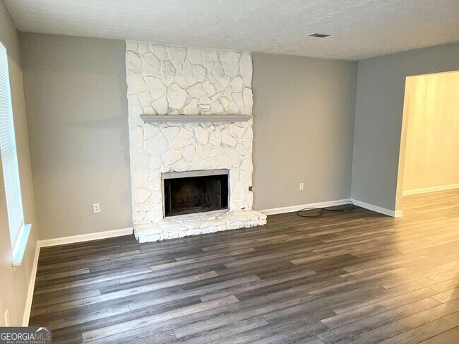 Foto del edificio - 616 Woodknoll Ct