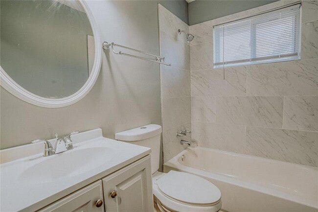 Foto del edificio - 2877 Whispering Hills Dr