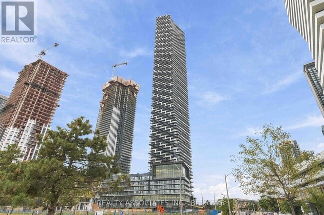 Photo du bâtiment - 448 Burnhamthorpe Rd W