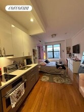 Building Photo - 212 W 91st St