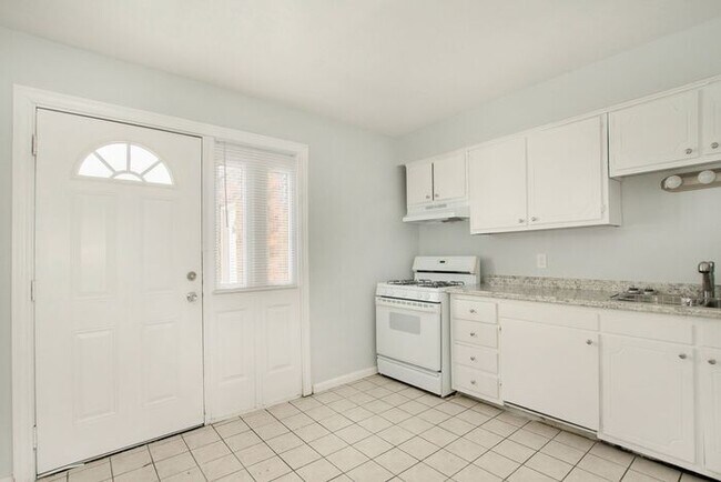 Foto del edificio - 2359 30th #11 - updated apartment