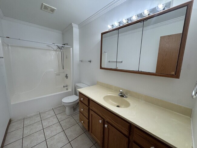 Foto del edificio - 2 BD/1.5 B at Windsor Court Townhomes in Ottawa IL! 1405 Windsor Court