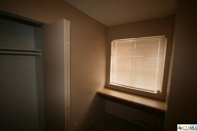 Building Photo - 2302 Shoemaker Dr