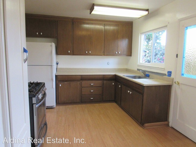 Building Photo - 3 br, 1 bath House - 741 Hill Ave.