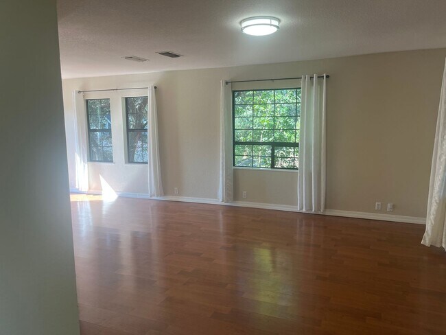 Foto del edificio - 2423 Tehama St