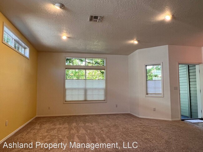 Building Photo - 3 br, 2.5 bath House - 441 N Mountain Ave