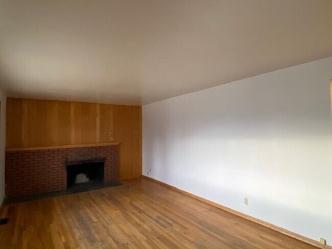 Foto del edificio - Central Valley Bungalow 3BR/1BA - Large Fe...