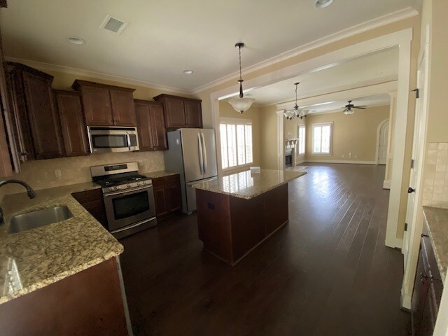 Building Photo - 4640 Amberley Dr