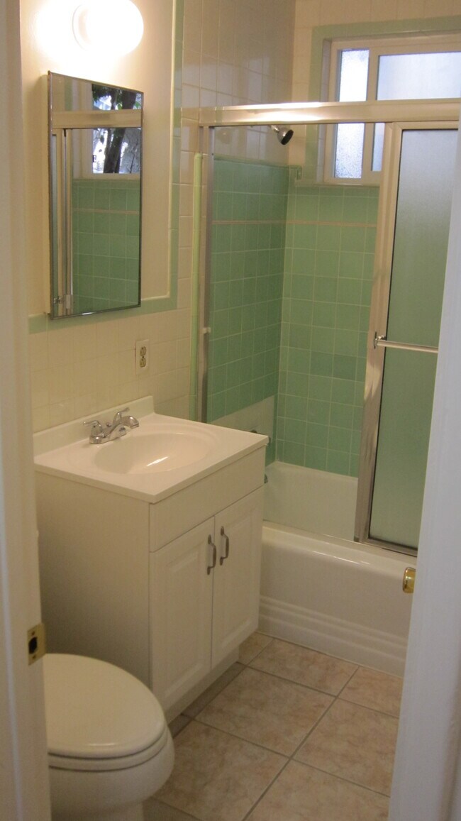 Foto del edificio - 1958 1/2 S Beverly Glen Blvd