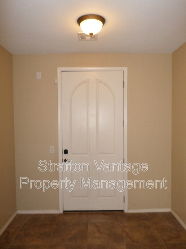Building Photo - 851 S Adam Way
