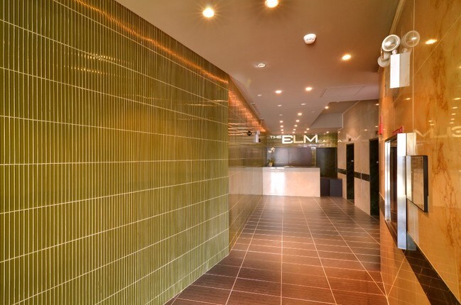 Foto del edificio - 8655 Broadway