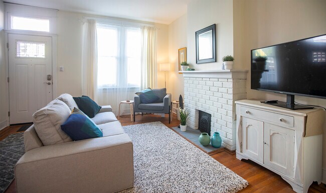 Living room - 3362 Frederick St