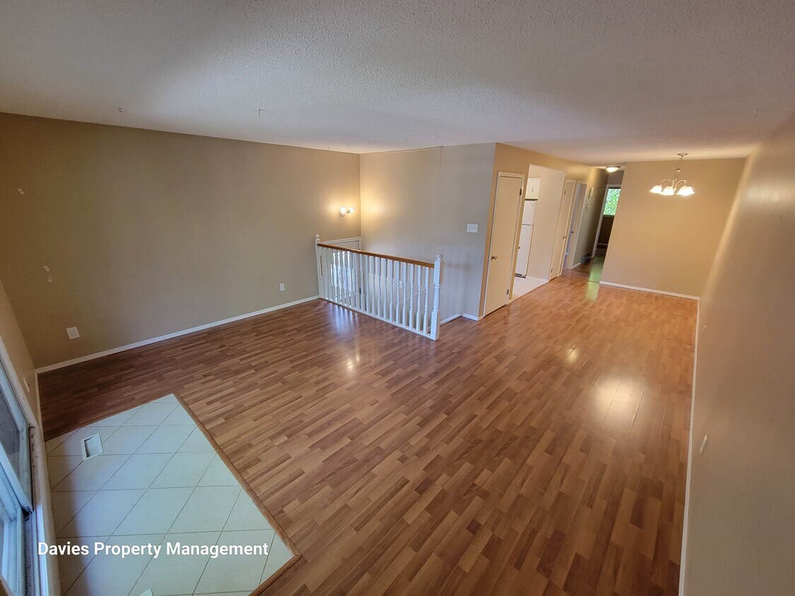 Primary Photo - 10727-10764 64 Ave NW