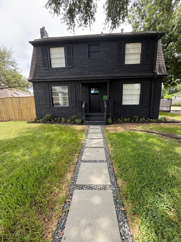 Primary Photo - 8134 Niles St