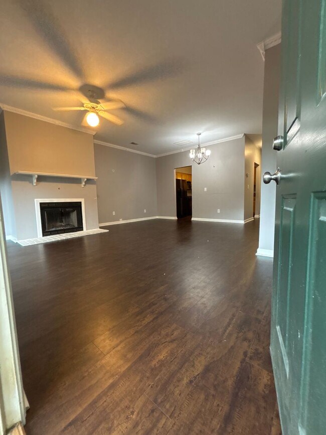 Foto del edificio - Your Dream Townhome Awaits
