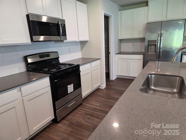 Building Photo - 1537 Woodhouse Dr