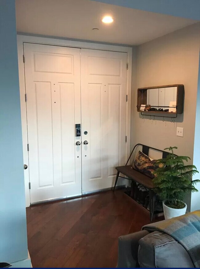 Foto del edificio - 324 E Main St