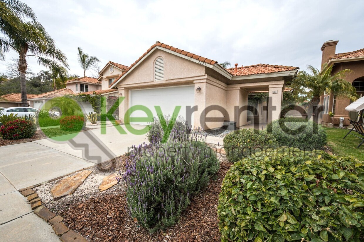 Primary Photo - Beautiful Single Story Detached Home in th...