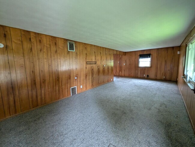 Foto del edificio - 2494 E 39th St