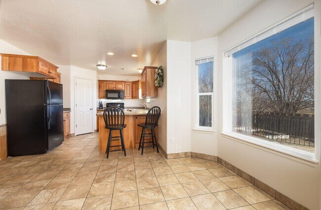 Foto del edificio - Scenic Gemini Meadows Townhome with Open Views & Modern Comfort