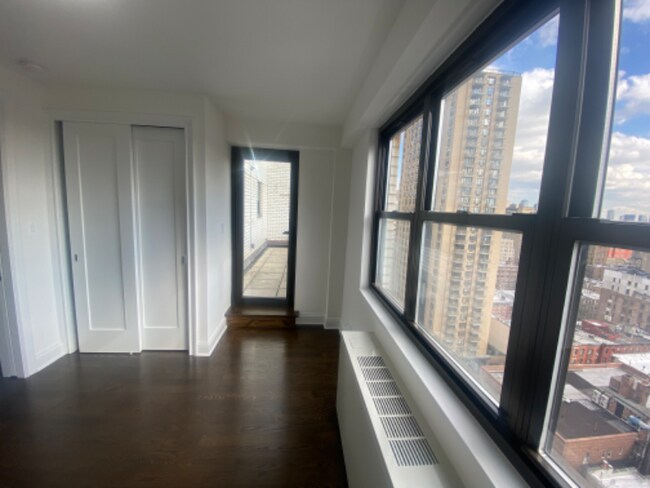 Foto del edificio - 145 E 16th St