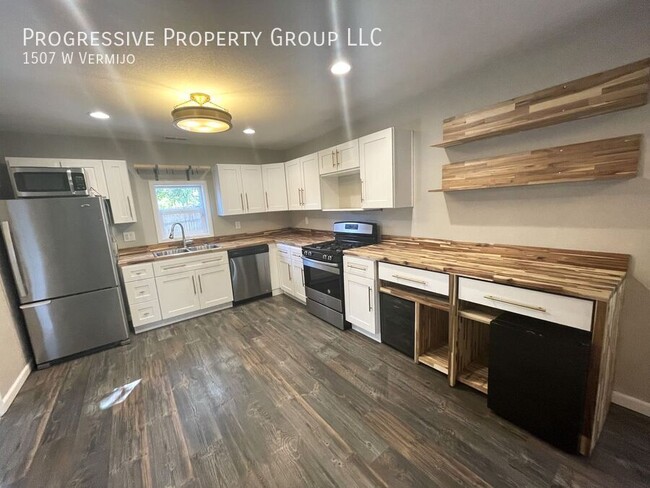 Building Photo - December rent free! Tastefully renovated h...