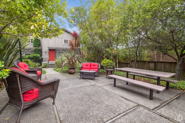 Common Area with Outdoor Seating and Table - Via Holon Apartments