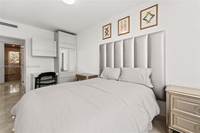 Foto del edificio - 5640 Collins Ave