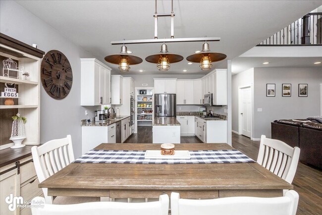 Building Photo - OPEN HOUSE THIS SATURDAY 6/1 12-2pm