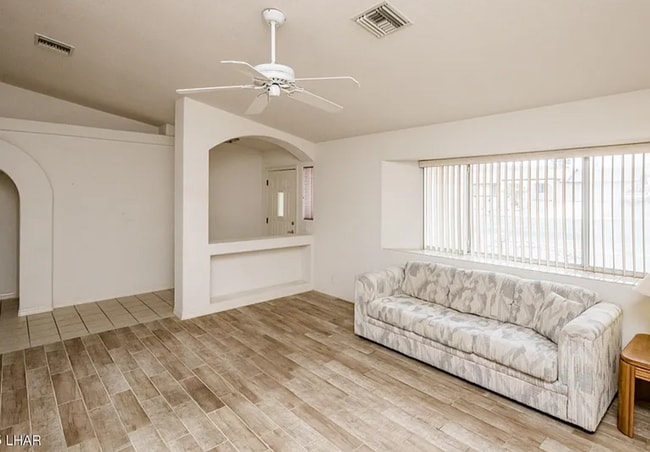 Building Photo - South Side 3 Bedroom Home-Rent Now REDUCED
