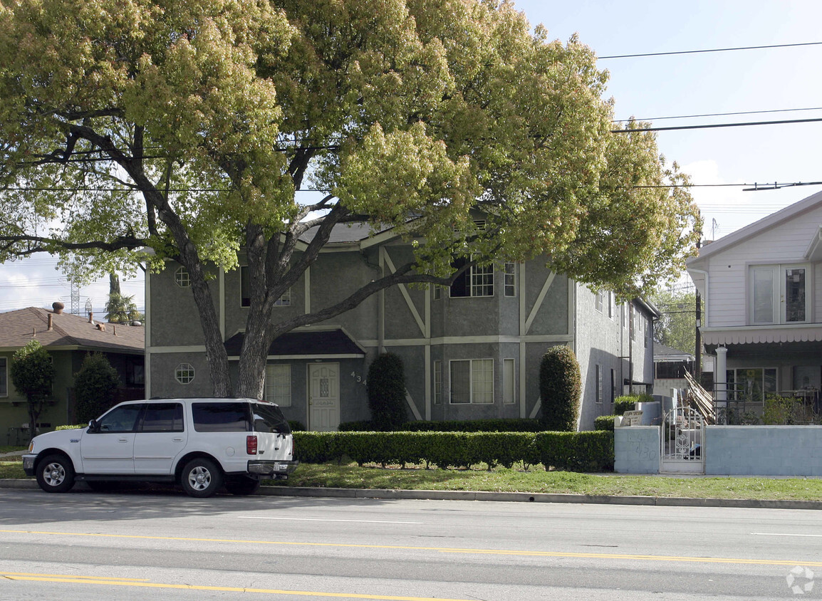 Primary Photo - 434 N Hollywood Way