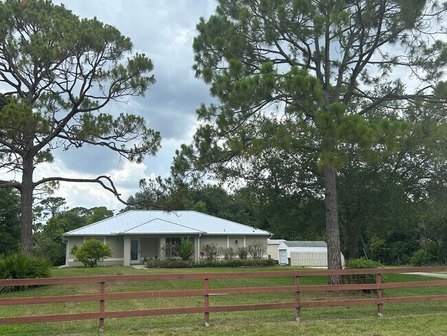 Foto del edificio - Modern Style Country Living