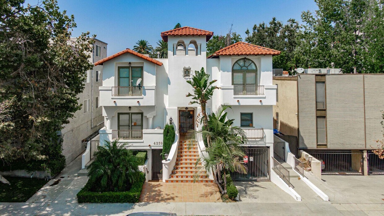Primary Photo - 4259 Dixie Canyon Avenue, Unit Apt 6