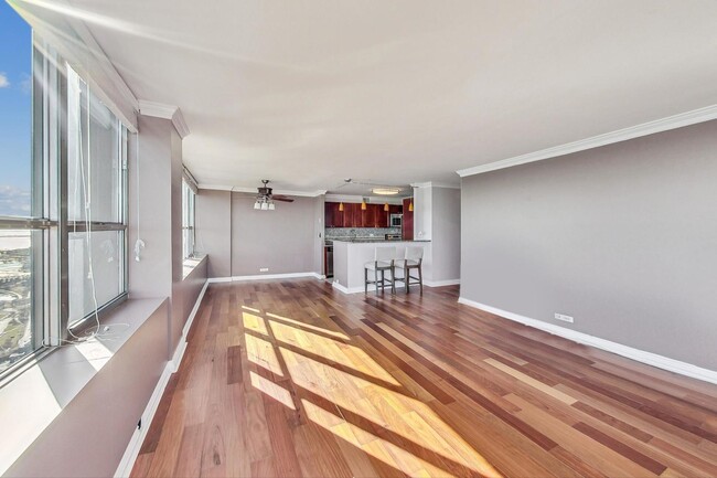 Foto del edificio - 655 W Irving Park Rd