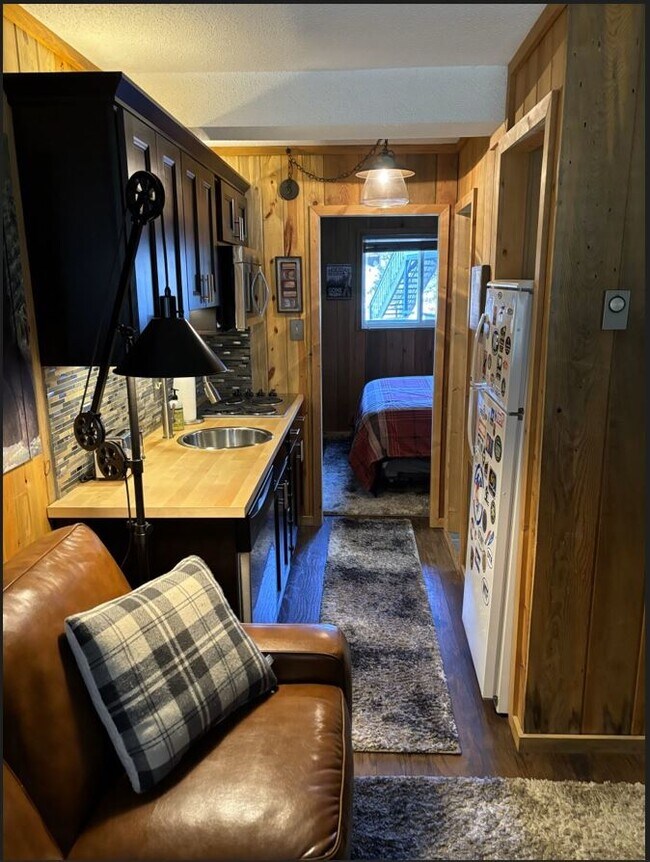 Pasillo al dormitorio - 225 Co Rd 804