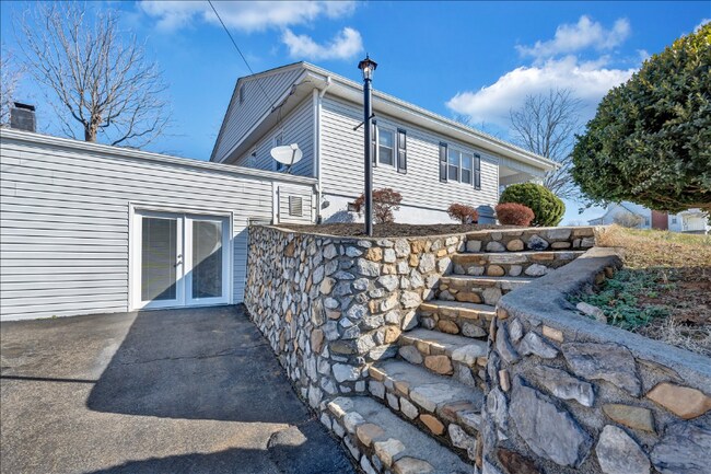 Building Photo - 3024 E Ruritan Rd