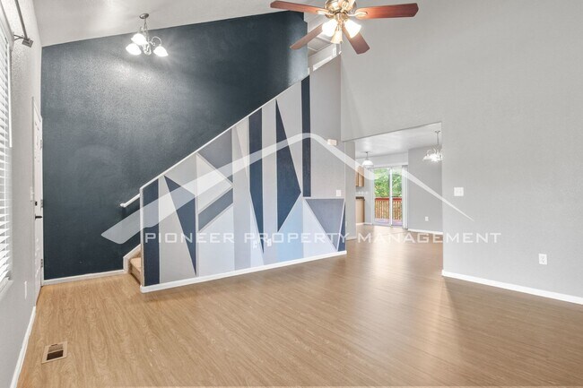 Foto del edificio - Spacious 4-Bed, 3.5-Bath Home with Walkout Basement, Oversized Deck enclosed yard, AC and 2-Car G...