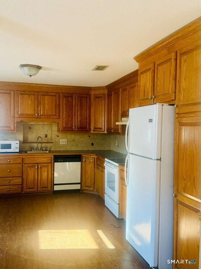 Foto del edificio - 20 Crest Dr