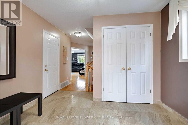 Building Photo - 28 Colbourne Crescent