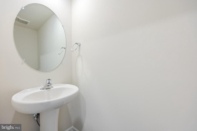 Building Photo - 114 Charing Cross Dr