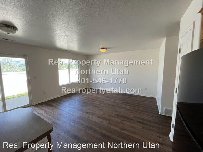 Building Photo - 3 br, 1.5 bath House - 2824 W 3965 S UNIT 70