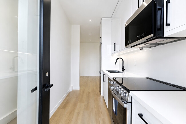 Building Photo - 159 Locksley Av