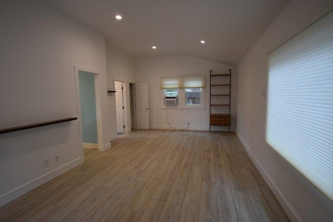 Foto del edificio - 816 Spencer Ave